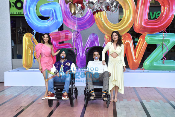 photos akshay kumar kareena kapoor khan kiara advani diljit dosanjh and karan johar grace the trailer launch of good newwz1 8