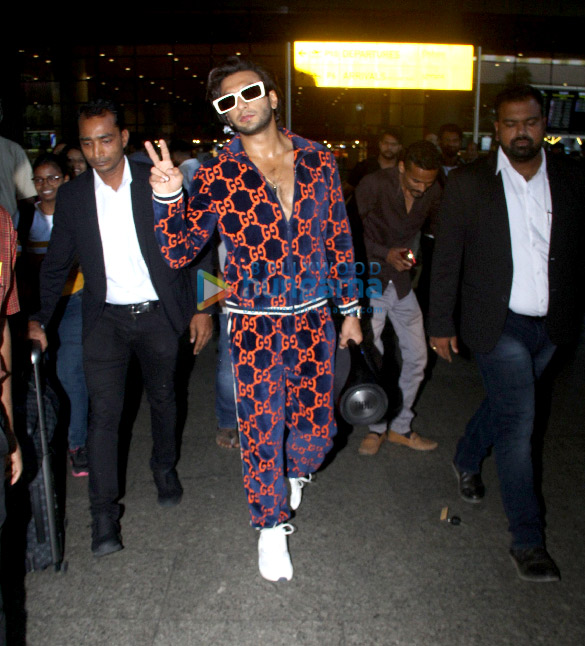 photos alia bhatt ranveer singh kriti sanon and sonal chauhan snapped at the airport 2