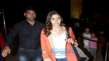Photos: Alia Bhatt, Ranveer Singh, Kriti Sanon and others snapped at the airport