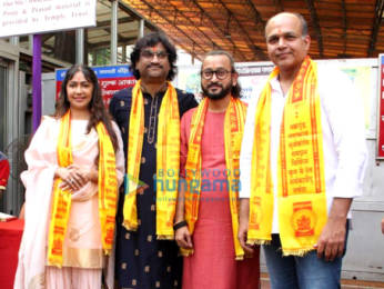 Photos: Ashutosh Gowariker, Sunita Gowariker and Ajay - Atul visit Siddivinayak temple