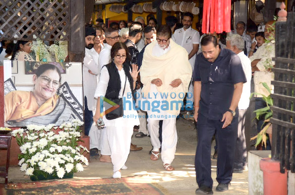 Photos: Celebs attend Shabana Azmi’s mother Shaukat Azmi’s last rites Photos: Celebs attend Shabana Azmi’s mother Shaukat Azmi’s last rites