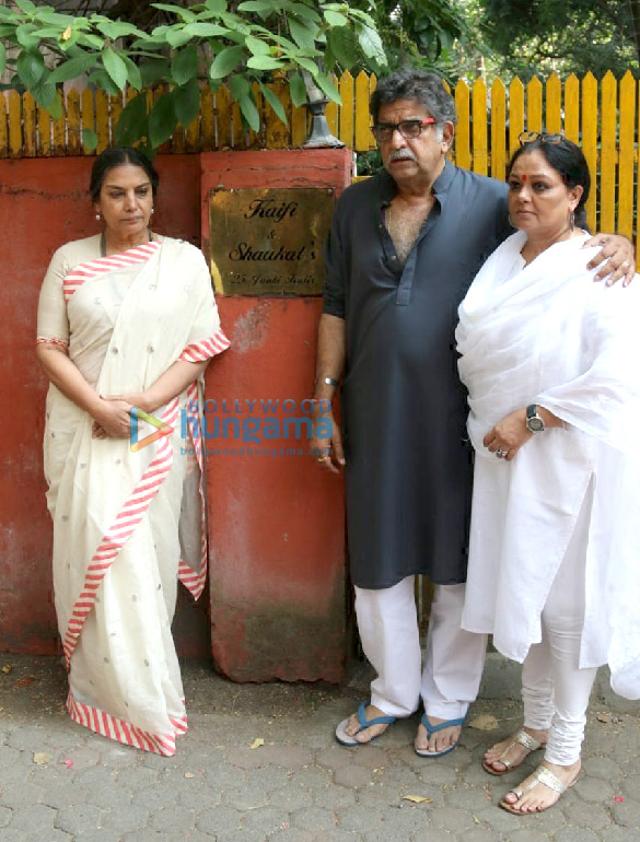 photos celebs attend shabana azmis mother shaukat azmis last rites 14