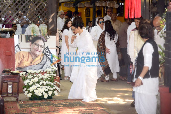 photos celebs attend shabana azmis mother shaukat azmis last rites 2