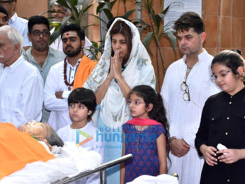 Photos: Celebs attend the funeral of Dabboo Ratnani's mother
