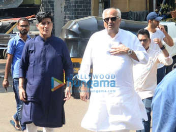 Photos: Celebs attend the funeral of Manish Malhotra’s father