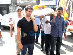 Photos: Celebs attend the funeral of Manish Malhotra’s father