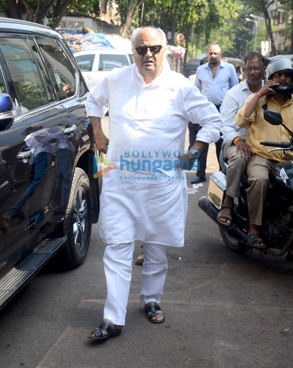 photos celebs attend the funeral of manish malhotras father 2 2
