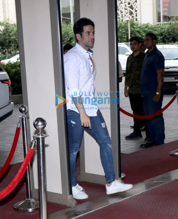 photos celebs attend the prayer meet for manish malhotras father suraj prakash malhotra 3