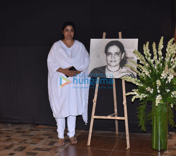 photos celebs attend the prayer meet for shabana azmis mother shaukat kaifi 119 5