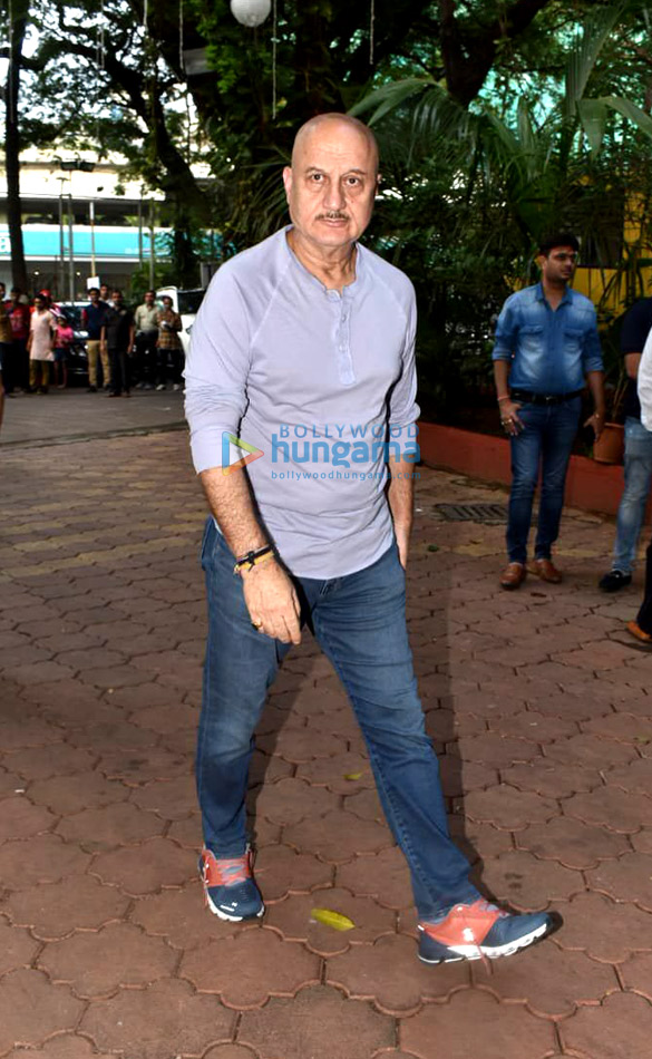 photos celebs grace the prayer meet of champak jain 3