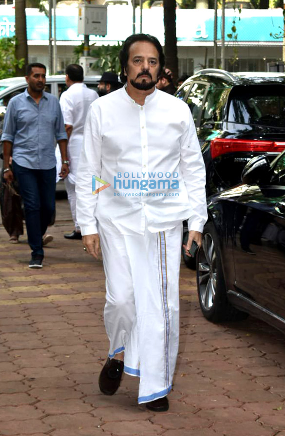 photos celebs grace the prayer meet of champak jain 9