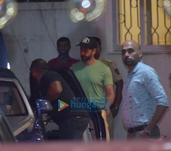 photos hrithik roshan ananya panday and others snapped at a dubbing studio in juhu 2