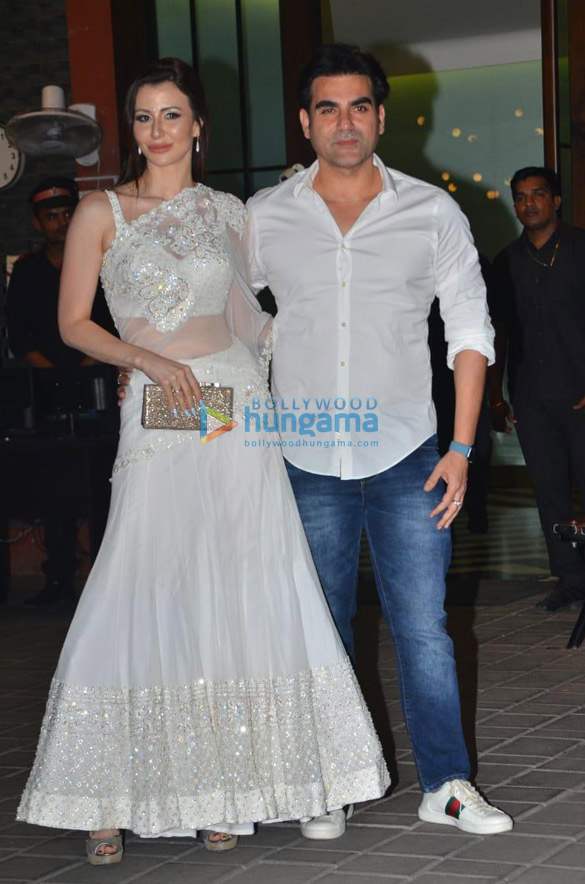 photos karisma kapoor arbaaz khan and others snapped at arpita khan and aayush sharmas wedding anniversary party 4