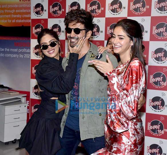 Photos: Kartik Aaryan, Bhumi Pednekar and Ananya Panday snapped promoting their film Pati Patni Aur Woh at the Fever 104 FM office Photos: Kartik Aaryan, Bhumi Pednekar and Ananya Panday snapped promoting their film Pati Patni Aur Woh at the Fever 104 FM office