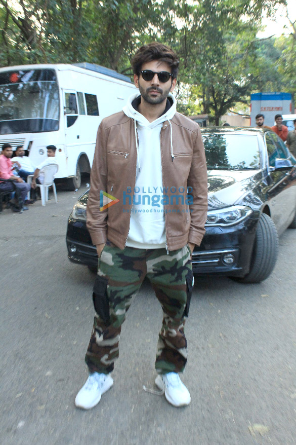 photos kartik aaryan and ananya panday snapped during pati patni aur woh promotions 1