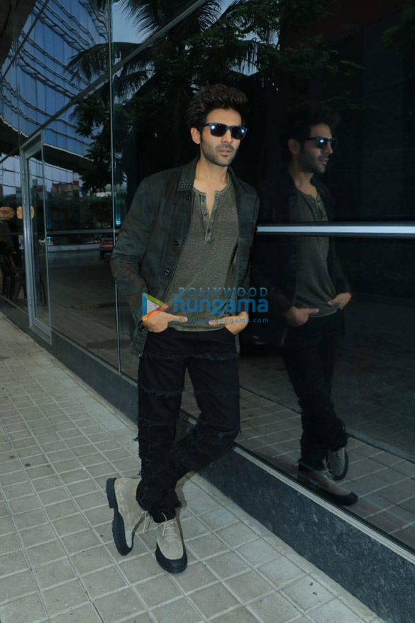photos kartik aaryan unveils the november issue of filmfare 3