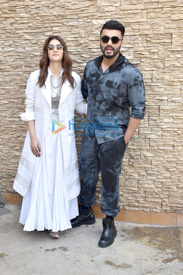 photos kriti sanon and arjun kapoor snapped during panipat promotions 2