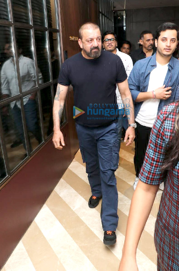 photos kriti sanon and sanjay dutt snapped at panipat trailer launch 4