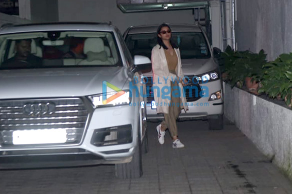 photos parineeti chopra snapped at the old dharma office 1 4