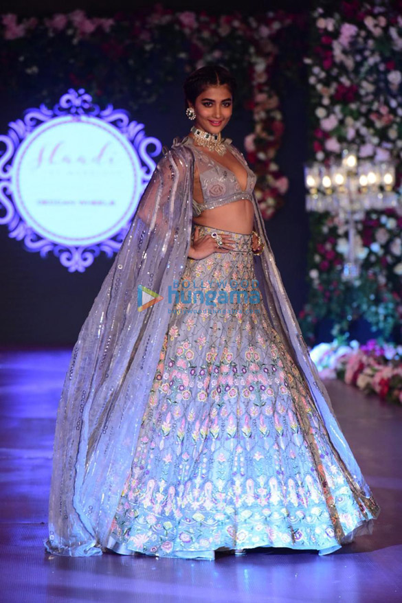 photos pooja hegde turn show stopper at manish malhotra fashion show 4