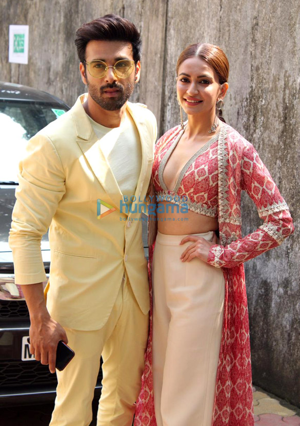 photos pulkit samrat and kriti kharbanda spotted at zee office andheri 2