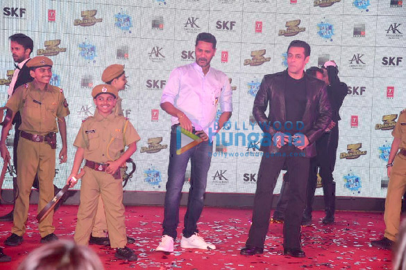 photos salman khan prabhu dheva warina hussain arbaaz khan and nikhil dwivedi grace the song launch of munna badnaam hua from their film dabangg 3 9