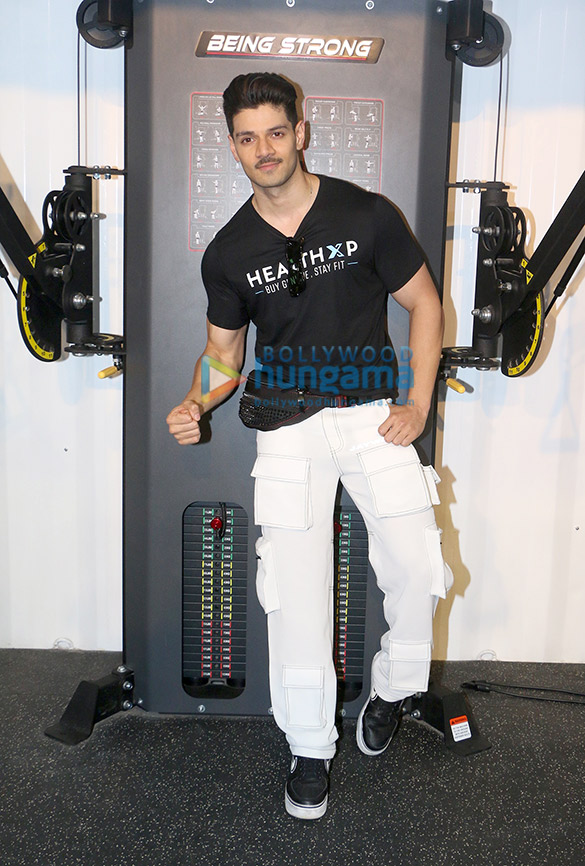 photos salman khan saiee manjrekar aayush sharma and others snapped at the launch of being strong fitness2 7