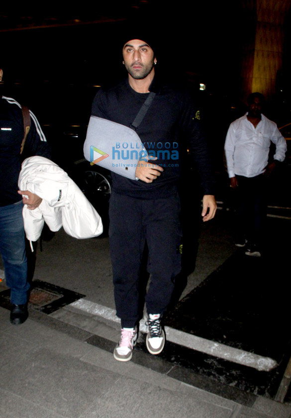 photos shah rukh khan ranbir kapoor alia bhatt and others snapped at the airport 2