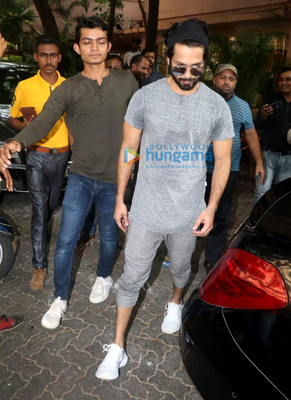 photos shahid kapoor snapped at the gym 3 5