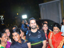 Photos: Shahid Kapoor snapped in Juhu