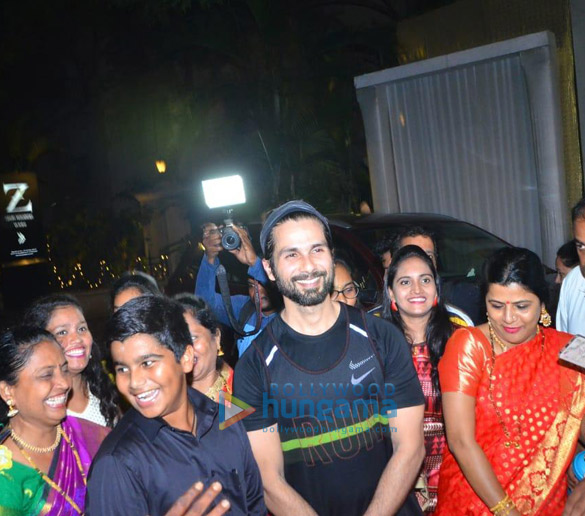 Photos: Shahid Kapoor snapped in Juhu