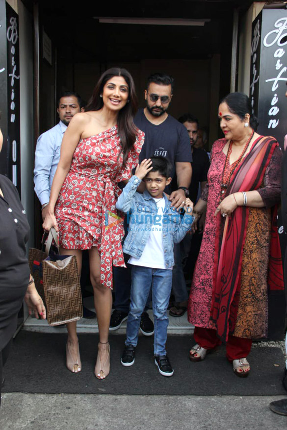 photos shilpa shetty raj kundra and rakul preet singh spotted at bastian in bandra 1