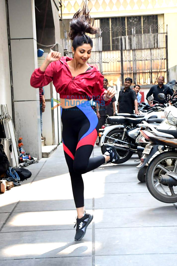 photos shilpa shetty and sophie choudry snapped on sets of the show work it up 1