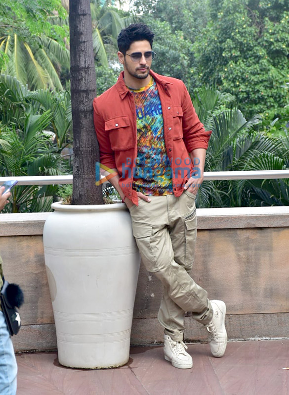 photos sidharth malhotra riteish deshmukh and tara sutaria snapped promoting their film marjaavaan 2