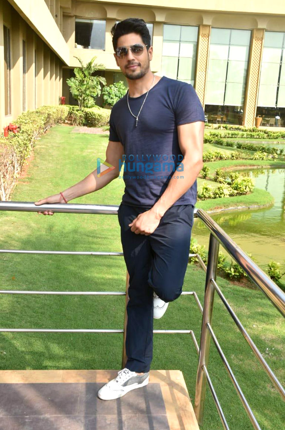 photos sidharth malhotra and riteish deshmukh snapped promoting their film marjaavaan 6