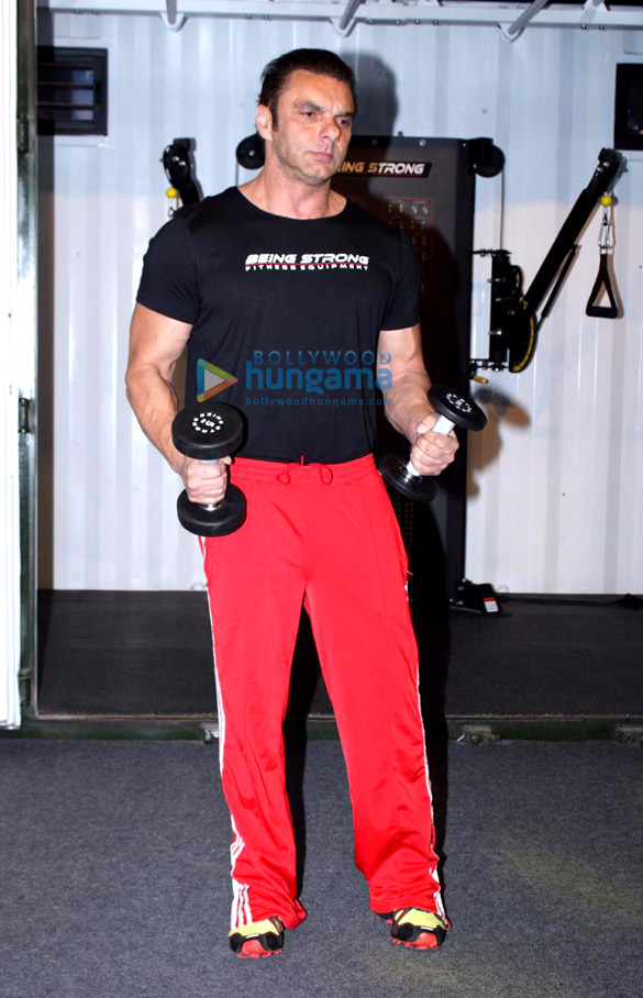 photos sohail khan at the launch of being strong fitness 2