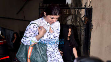 Photos: Twinkle Khanna spotted with her daughter Nitara Kumar at salon in Juhu
