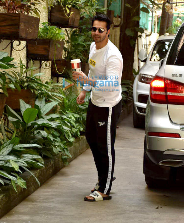 photos varun dhawan and bipasha basu spotted at sunny super sound in juhu 1