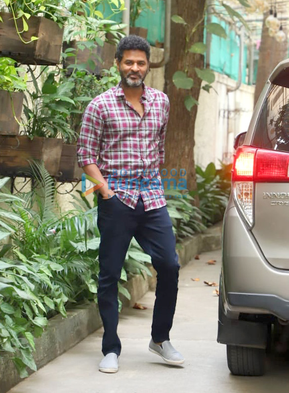photos varun dhawan and prabhu dheva spotted in juhu 1