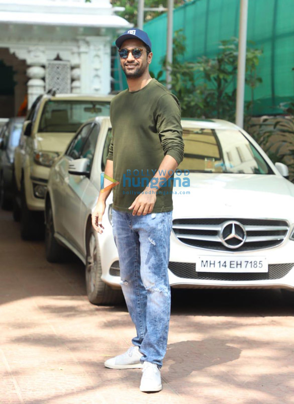photos vicky kaushal and gauahar khan snapped at the balaji office 2