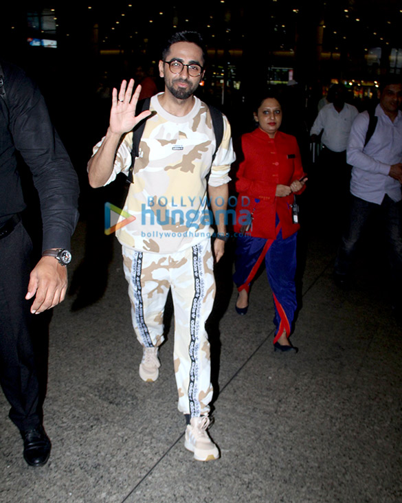 photos yami gautam and ayushmann khurrana snapped at the airport 2