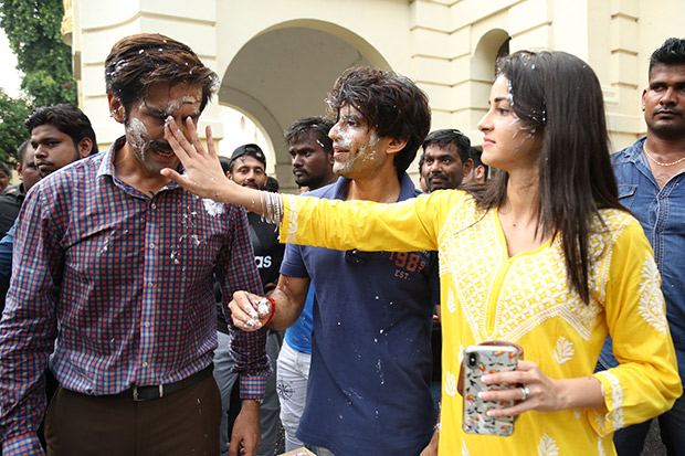 BTS: Here’s how Kartik Aaryan and Ananya Panday marked the last day of their Lucknow schedule for Pati Patni Aur Woh