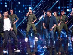 Border actors Sunny Deol and Suniel Shetty have a nostalgia filled reuion