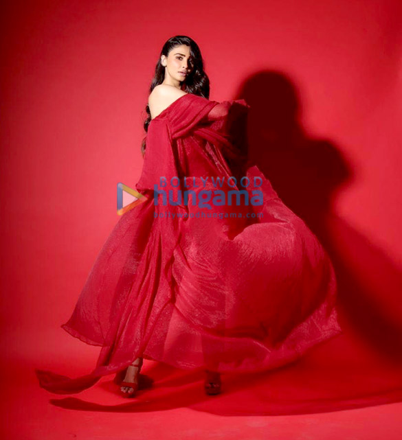 daisy shah1 2