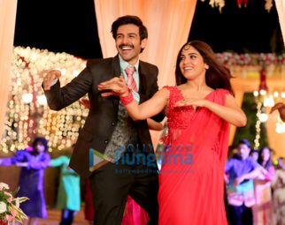 Movie Stills Of The Movie Pati Patni Aur Woh