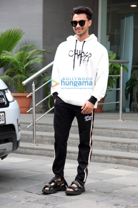 Photos: Aayush Sharma, Helen and others spotted at Hinduja Hospital
