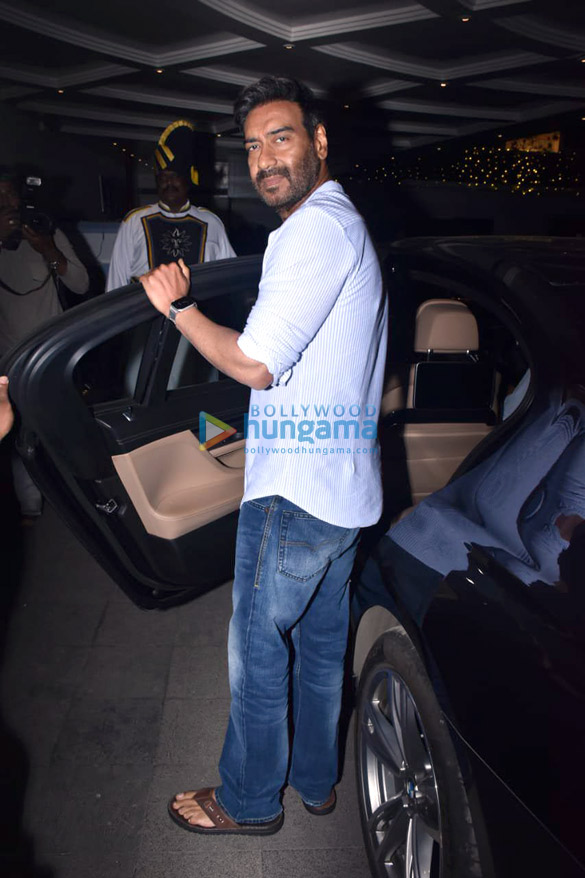 Photos: Ajay Devgn snapped during Tanhaji – The Unsung Warrior promotions in Juhu Photos: Ajay Devgn snapped during Tanhaji – The Unsung Warrior promotions in Juhu