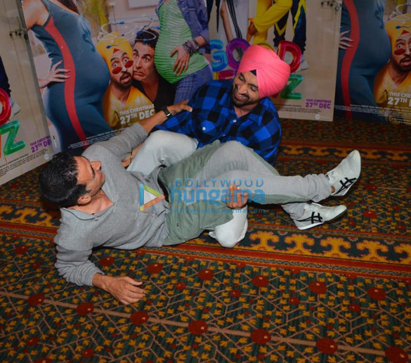photos akshay kumar kareena kapoor khan kiara advani and diljit dosanjh snapped promoting their film good newwz 5