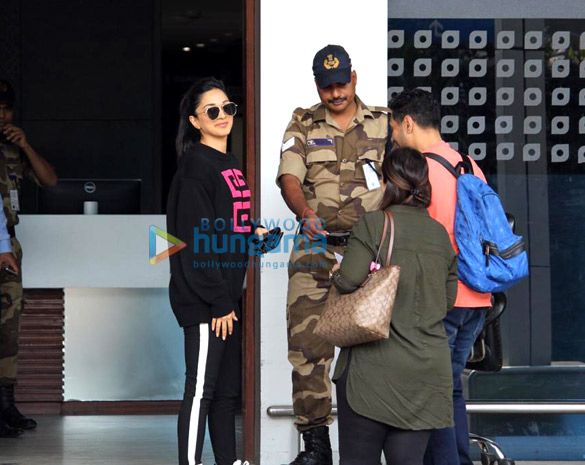photos akshay kumar n kiara advani and diljit dosanjh at the airport 2