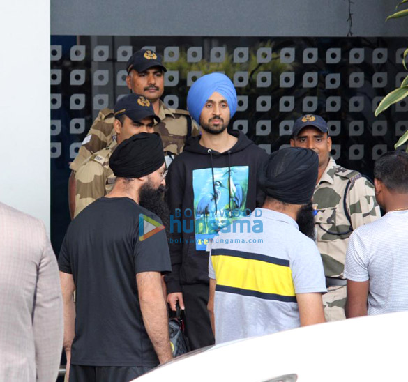 photos akshay kumar n kiara advani and diljit dosanjh at the airport 3